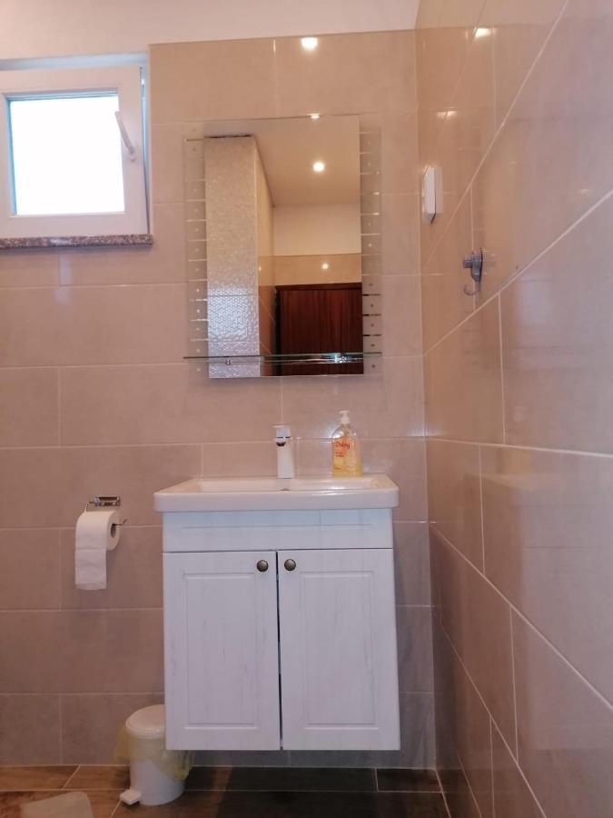 Apartmani Valerija I Joso บาร์บินเย ภายนอก รูปภาพ